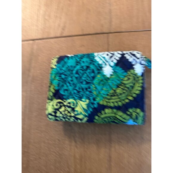 Vera Bradley Women Your Turn Wristlet Blue Green Quilted Damask Turnlock EUC - Picture 3 of 8